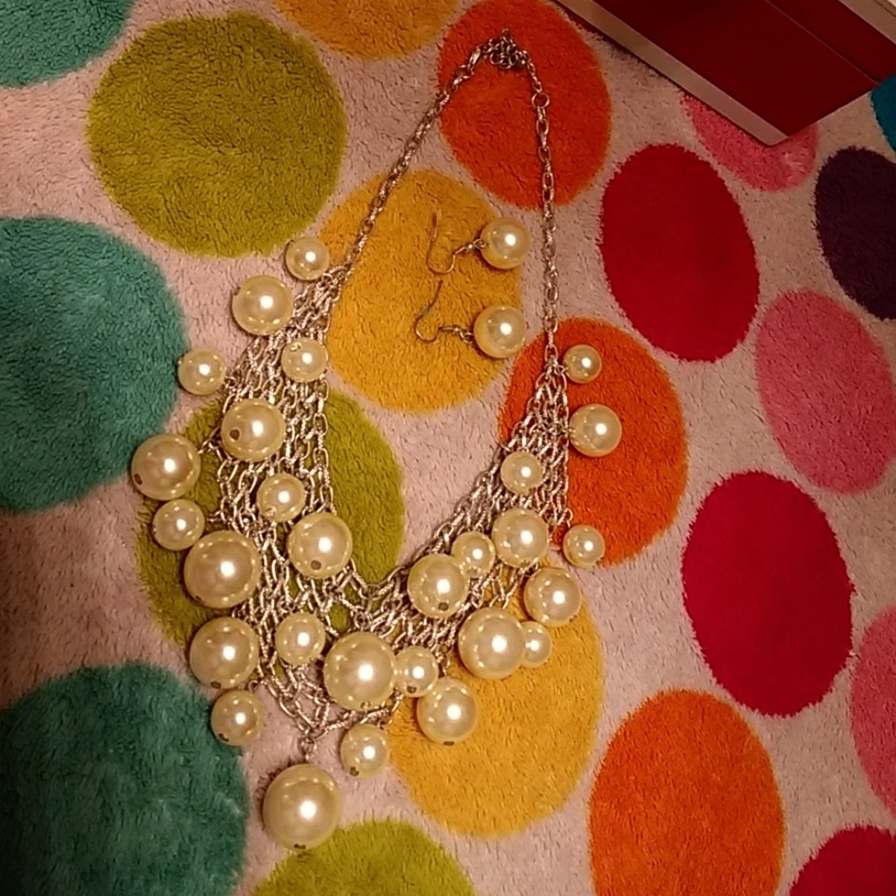 Fancy jewelry pearl necklace with matching earring